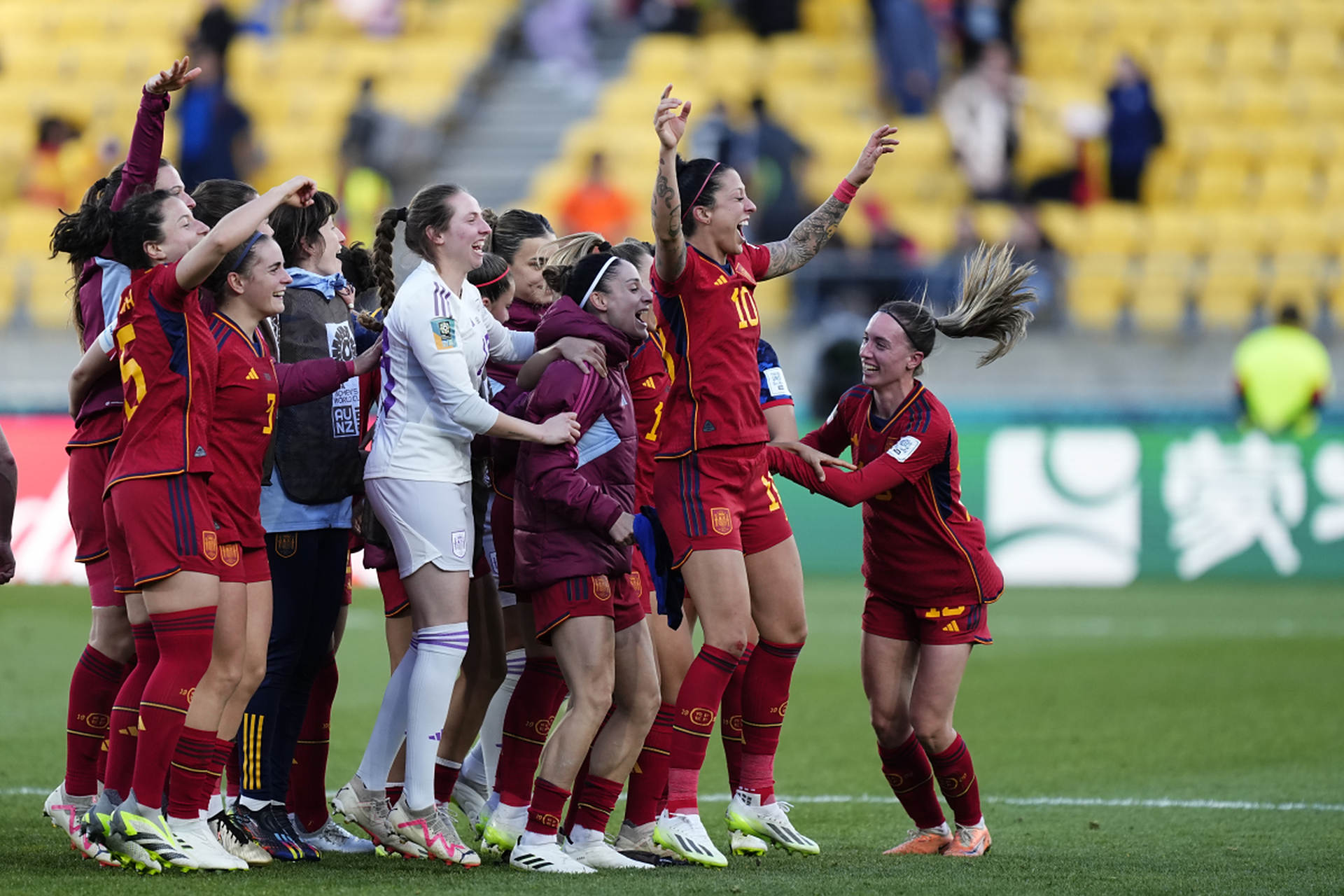 荷兰女足战胜法国，晋级四强争夺战的简单介绍