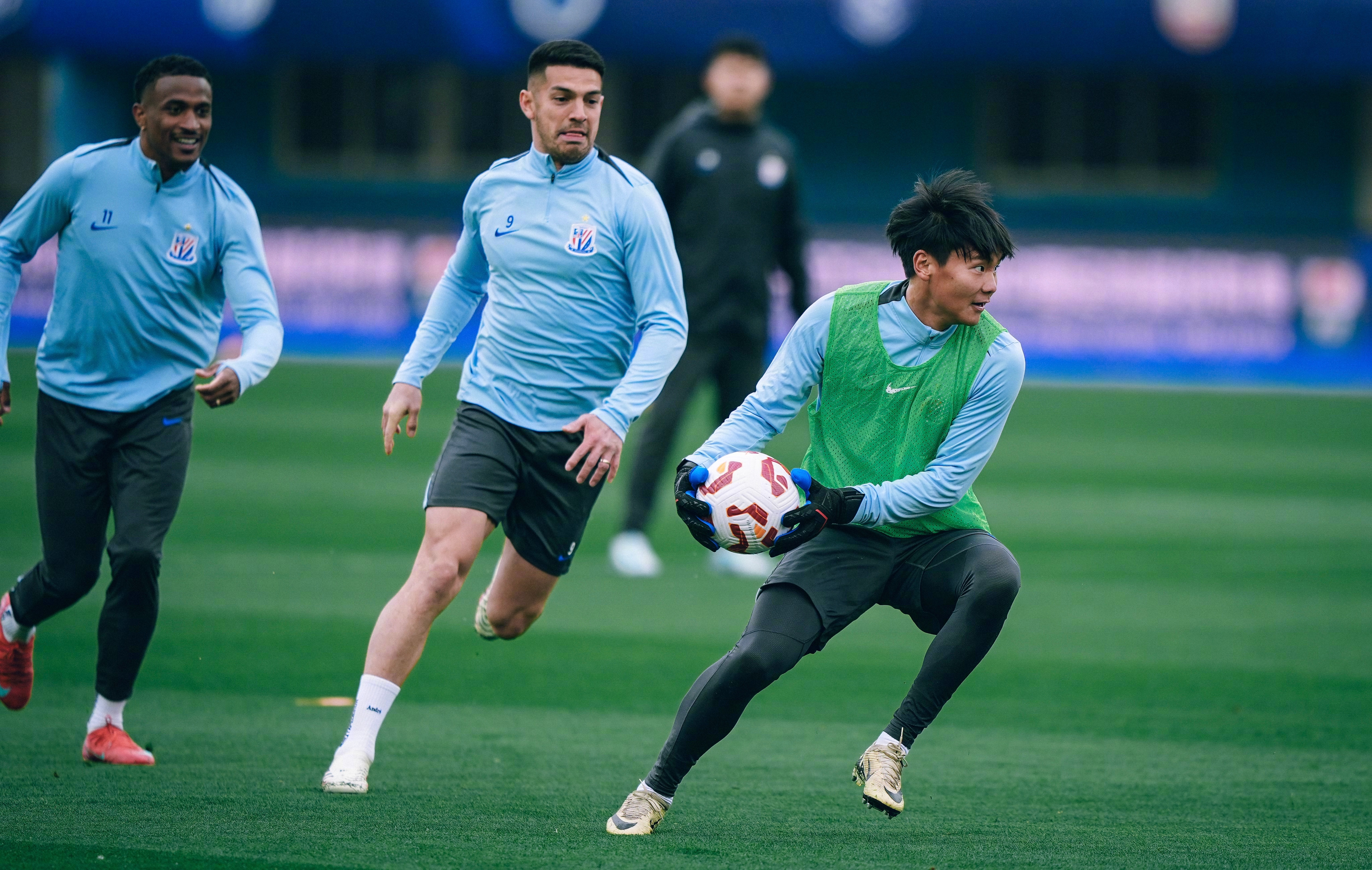 关于上海申花球员集体努力,备战状态佳的信息 关于上海申花球员集体努力,备战状态佳的信息