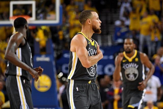 包含无头名宿回忆往事，引发球迷回忆的词条