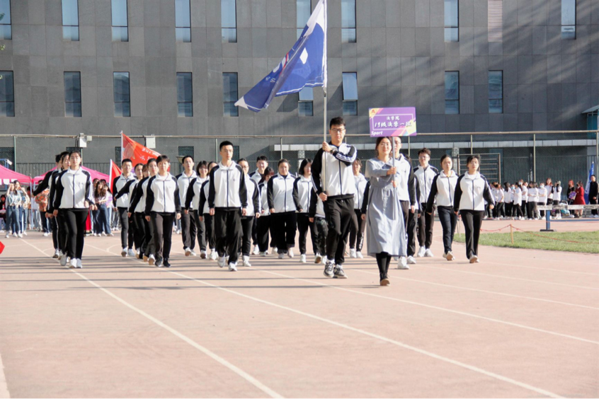 那不勒斯队轻松获胜,步履坚定 那不勒斯队轻松获胜,步履坚定