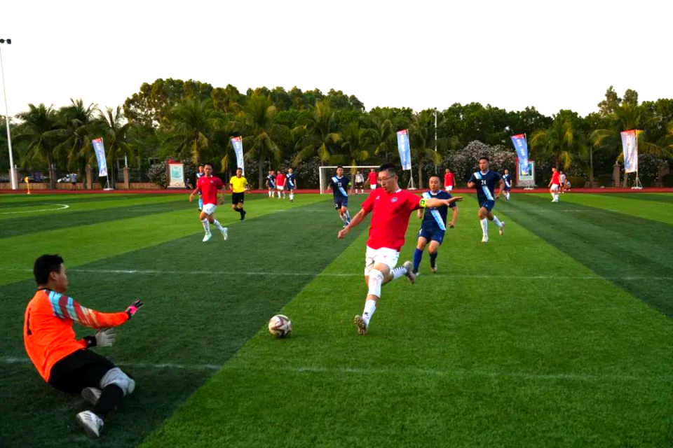 赛场上紧张激烈的较量精彩纷呈 赛场上紧张激烈的较量精彩纷呈