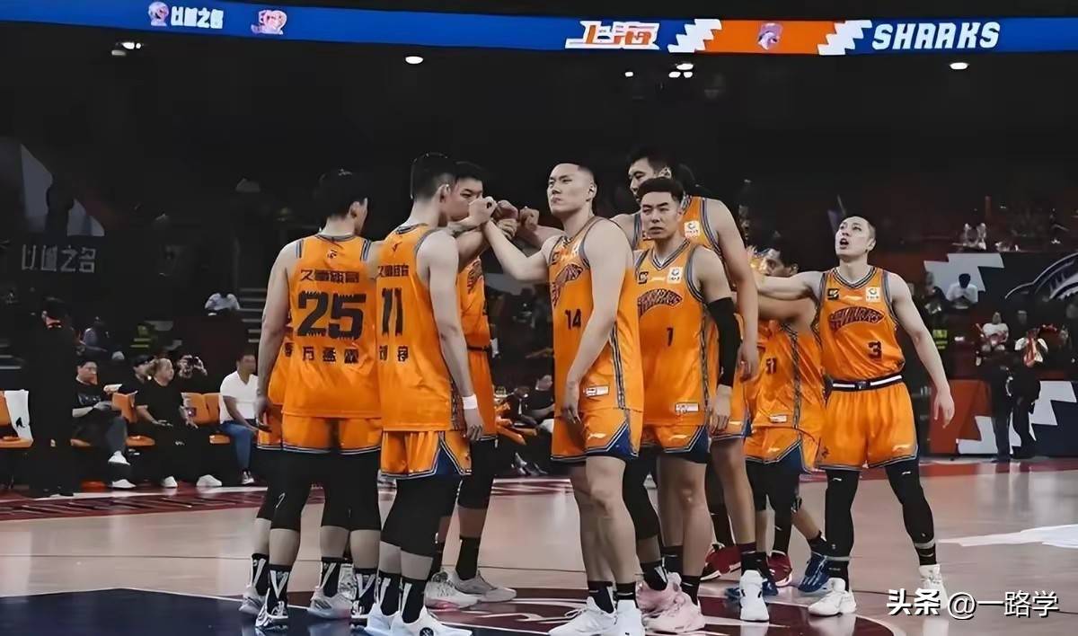 开云体育-篮球赛季结束，球队备战新赛季重建