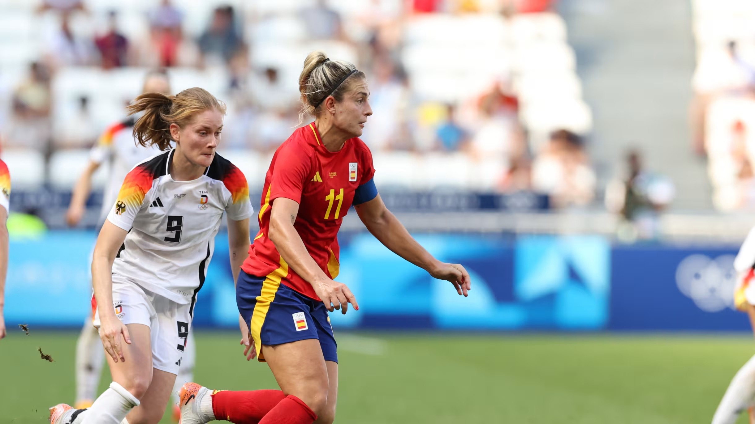 紧凑激烈！比赛过程中双方球队竭尽全力