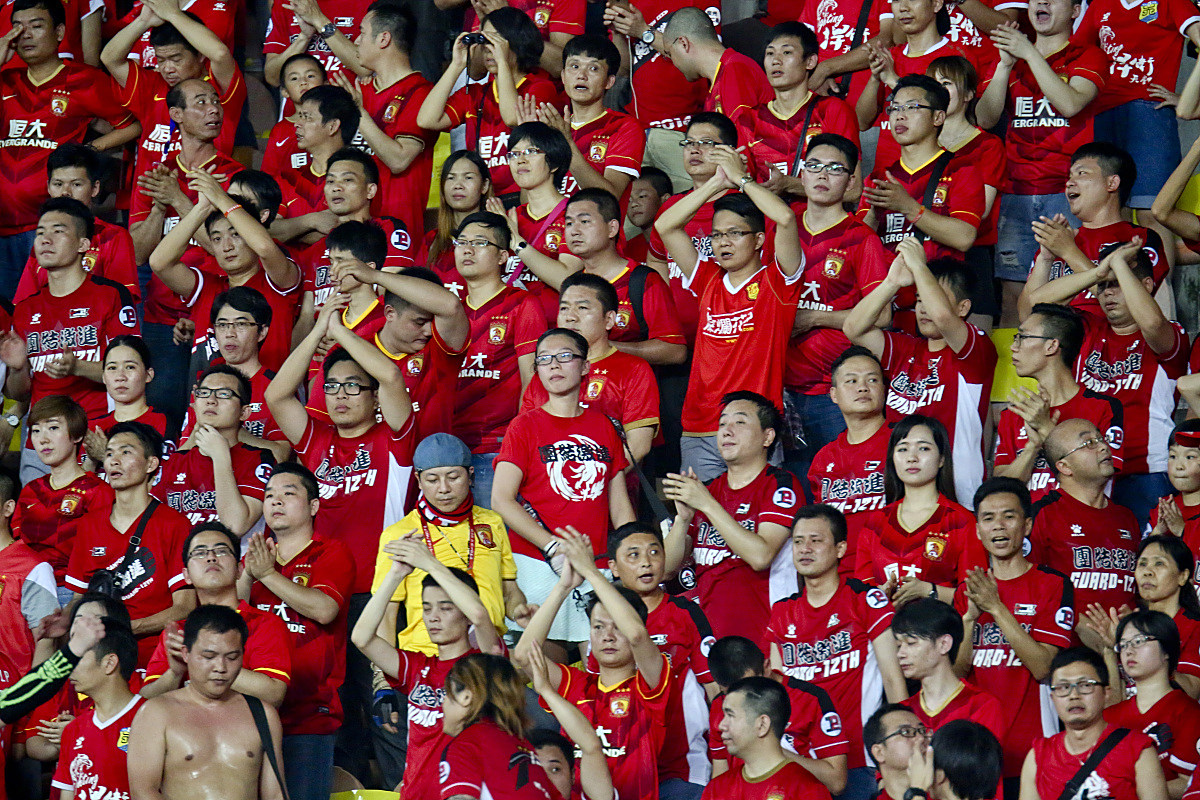 开云体育网站-广州球迷为球队赢得连胜欢呼