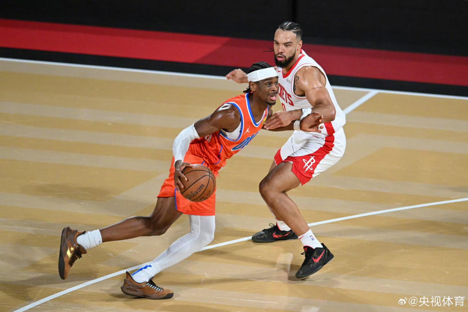 火箭队客场击败对手，绝杀得分获胜