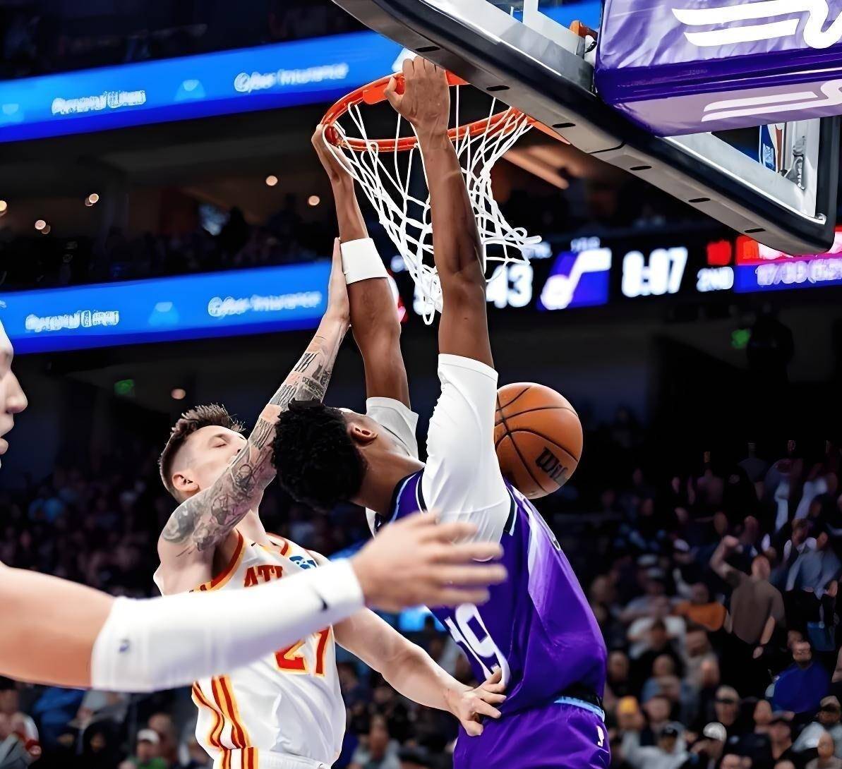 人主场大胜老鹰,西蒙斯独得分引领球队获胜 人主场大胜老鹰,西蒙斯独得分引领球队获胜