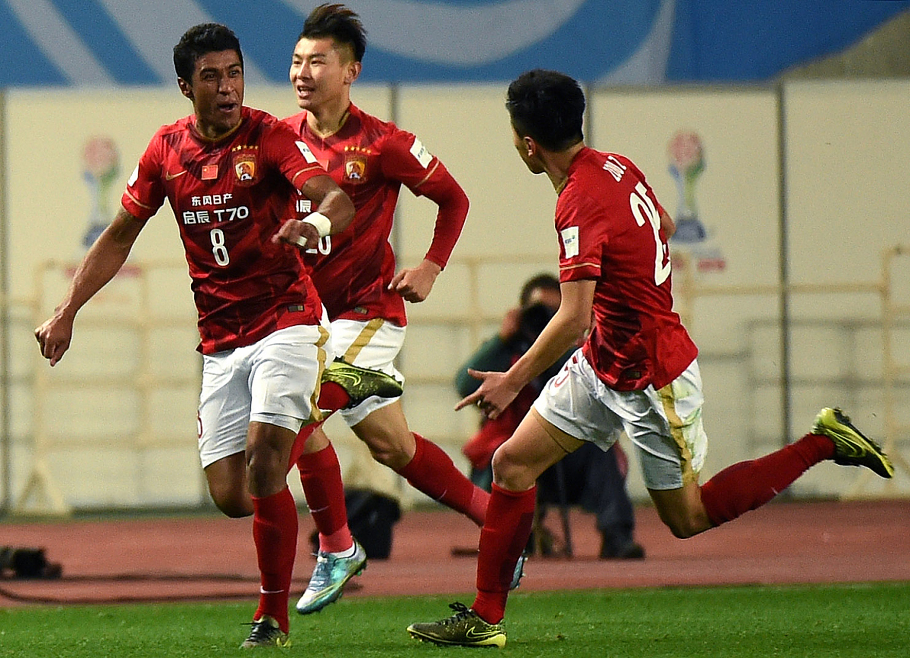 雷恩球员大放异彩,助球队获得宝贵胜利的简单介绍 雷恩球员大放异彩,助球队获得宝贵胜利的简单介绍