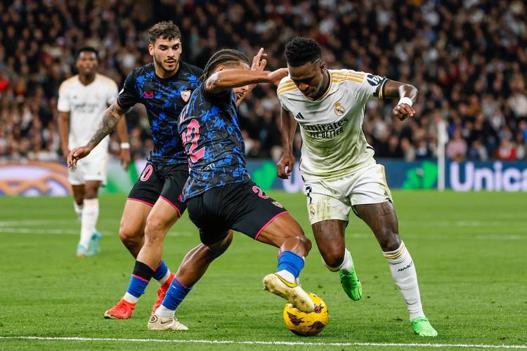 包含塞尔塔绝杀逆转战胜对手，豪取保级关键三分的词条